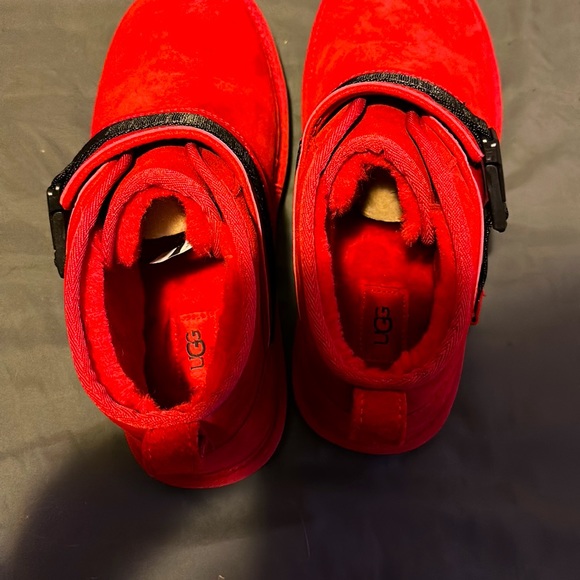 Red Ugg boots - Picture 5 of 6